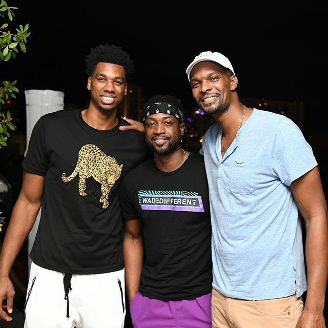 这次封盖把气氛拉到最高潮（这记封盖将现场推向巅峰）