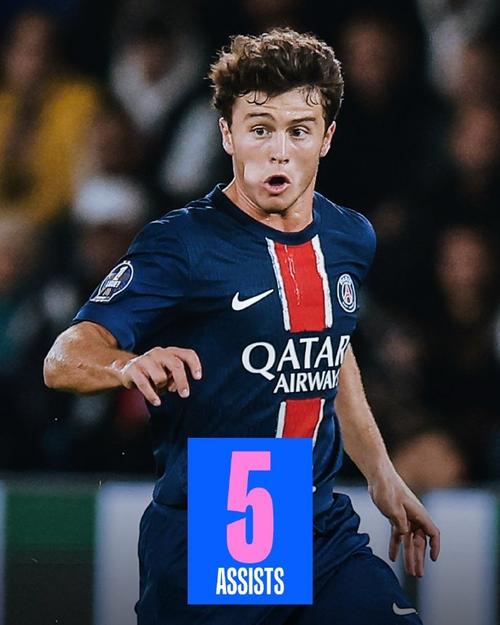 王飞获双料推广人奖，推动中国拳击发展，助力职业拳击繁荣。