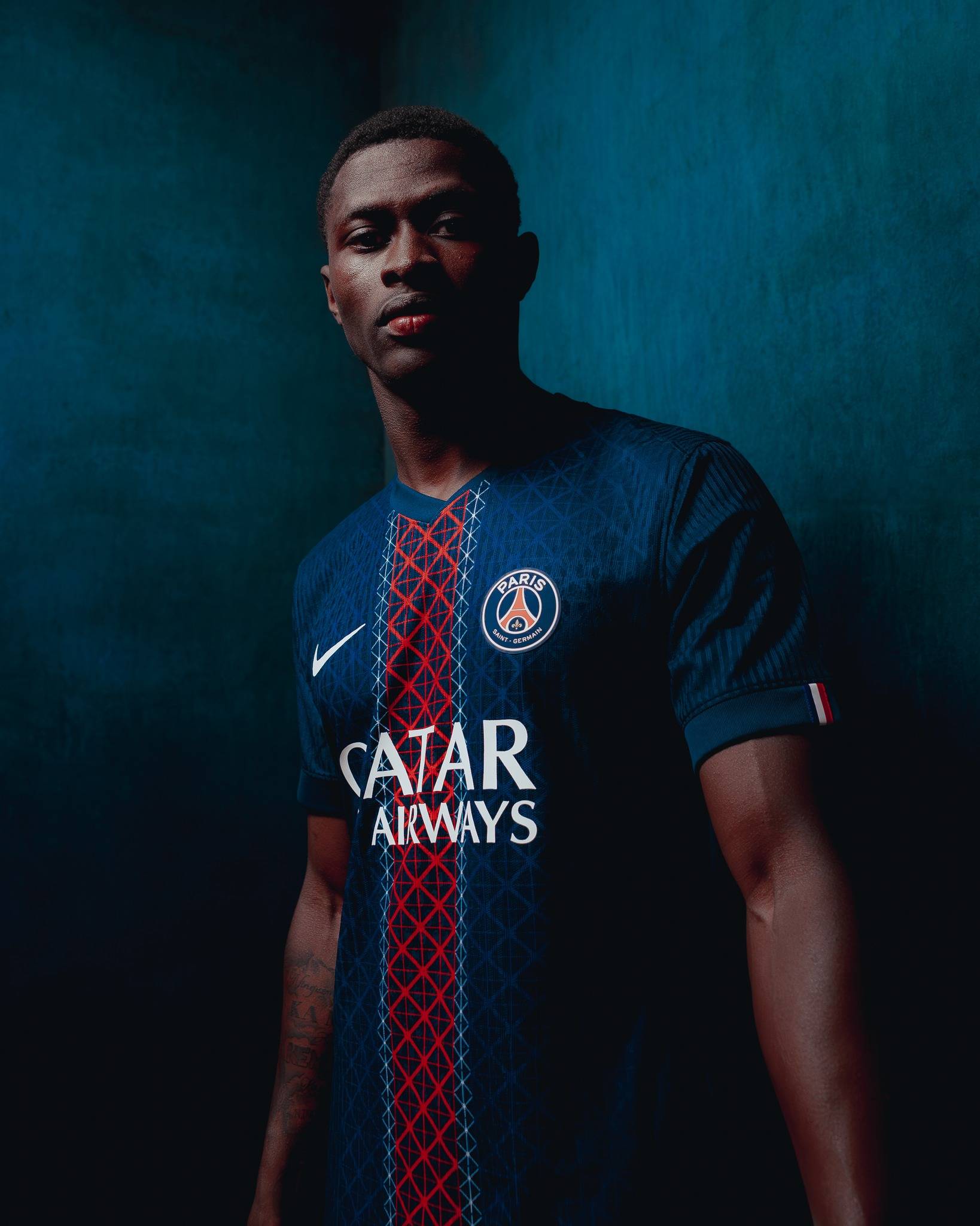 博主：国足选帅名单已上报，竞争主要在邵佳一和李国旭间展开（国足选帅候选名单已上报，邵佳一与李国旭成为主要竞争者）