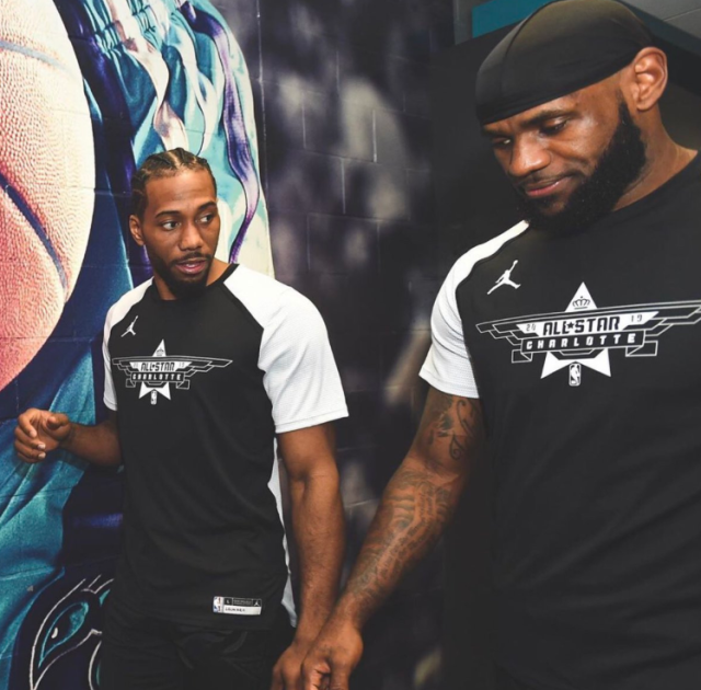 18岁中场新星卡萨斯：伤愈归来，渐入佳境（18岁中场新星卡萨斯伤愈复出，状态日渐回暖）