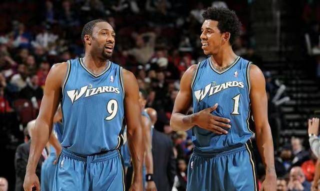 目睹15岁男孩山顶解说后，秘鲁甲转播商报销路费邀其出席联赛（15岁少年山顶解说走红，秘鲁甲转播商邀其到场并报销路费）