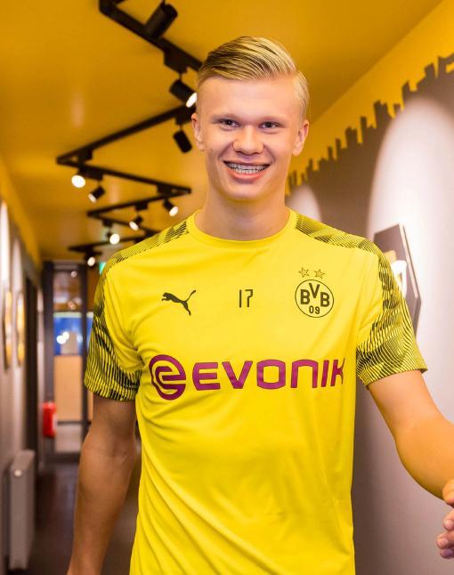 晚旗报：埃及就萨拉赫、马尔穆什参加非洲杯时间与红军曼城谈判