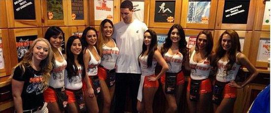 记者：当初是佩普要国足跟越南打对攻，还开小会不让陈洋参加（记者称佩普主导国足与越南打对攻，并私下开会未邀陈洋）