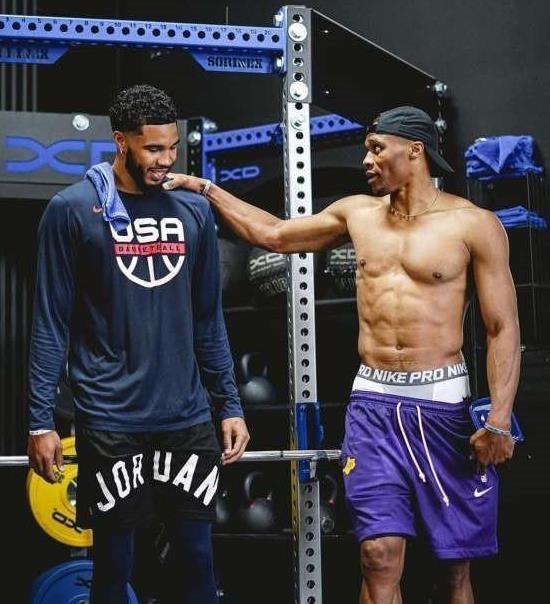 出战4场完成3场零封+两度扑点，迈尼昂当选米兰11月最佳球员（4战3零封两次扑点，迈尼昂荣膺米兰11月最佳）