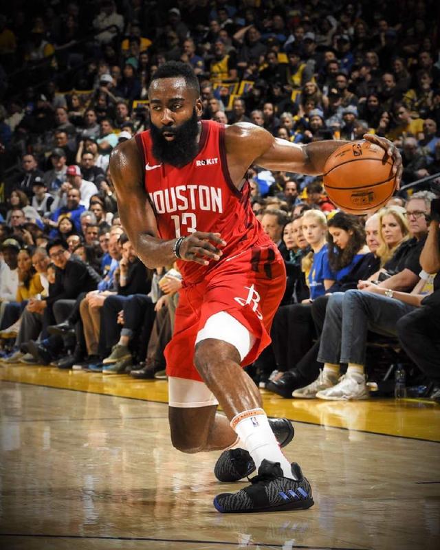 球队是否有姆巴佩依赖症？姆巴佩：问题不合适，进球是我职责（外界质疑姆巴佩依赖症，姆巴佩回应：问题不妥，进球本就是我的职责）