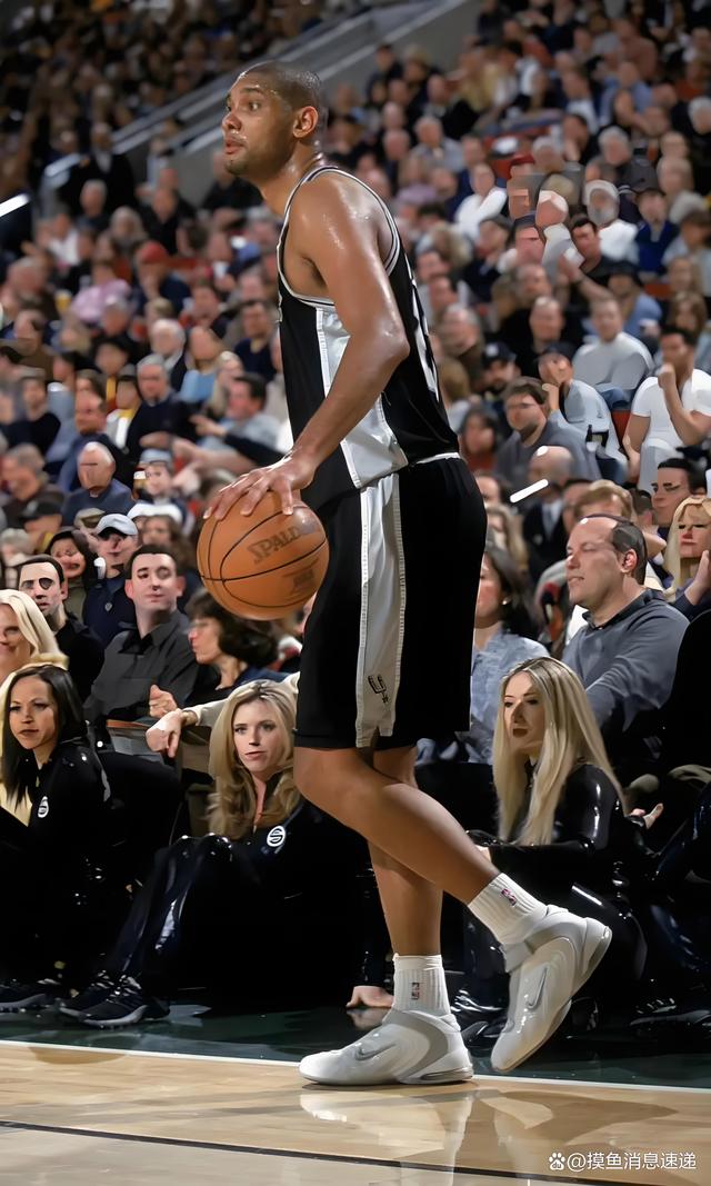 体图：阿方索-戴维斯与拜仁关于伤后薪资支付问题发生争议（体图：戴维斯与拜仁就伤停期间薪资支付产生分歧）